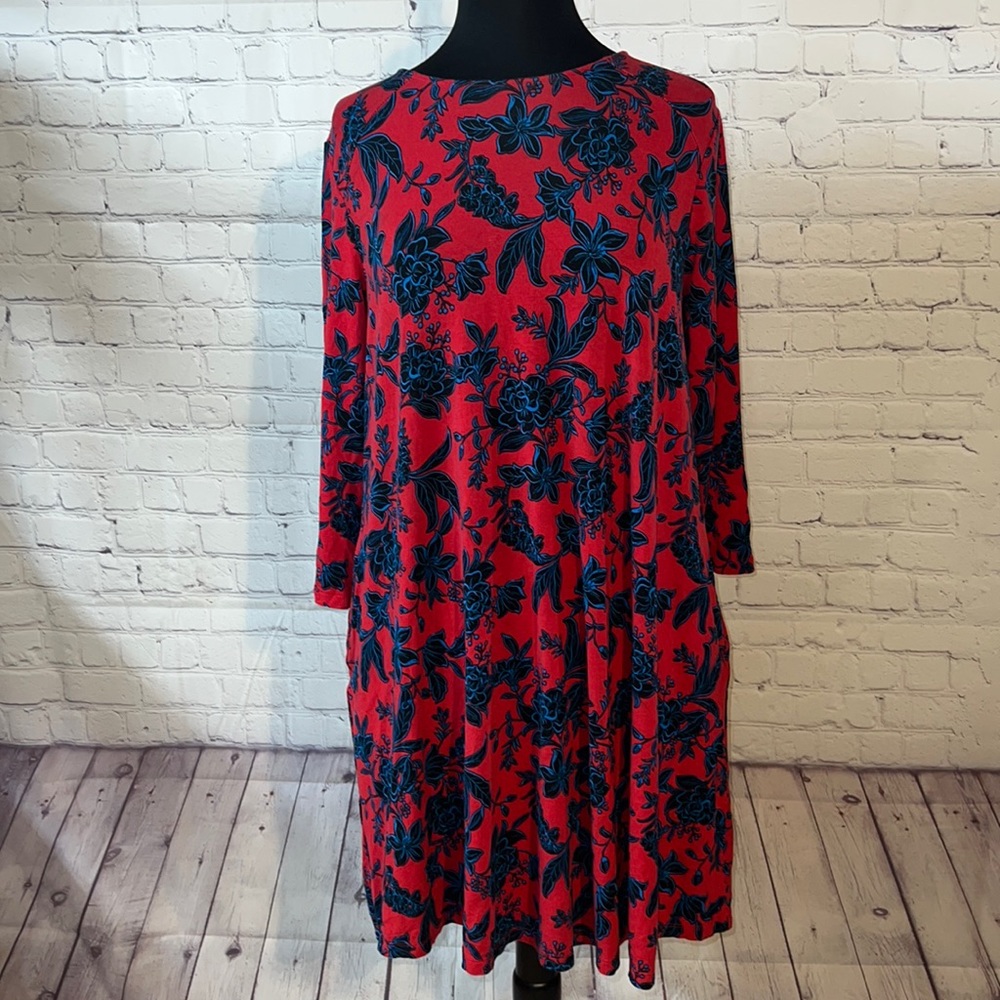 XL RED AND BLUE A line dress. Jersey fabric. Bit  of a flair on skirt.